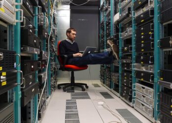 How to Tell if You are Looking at Your Social Media Objectively